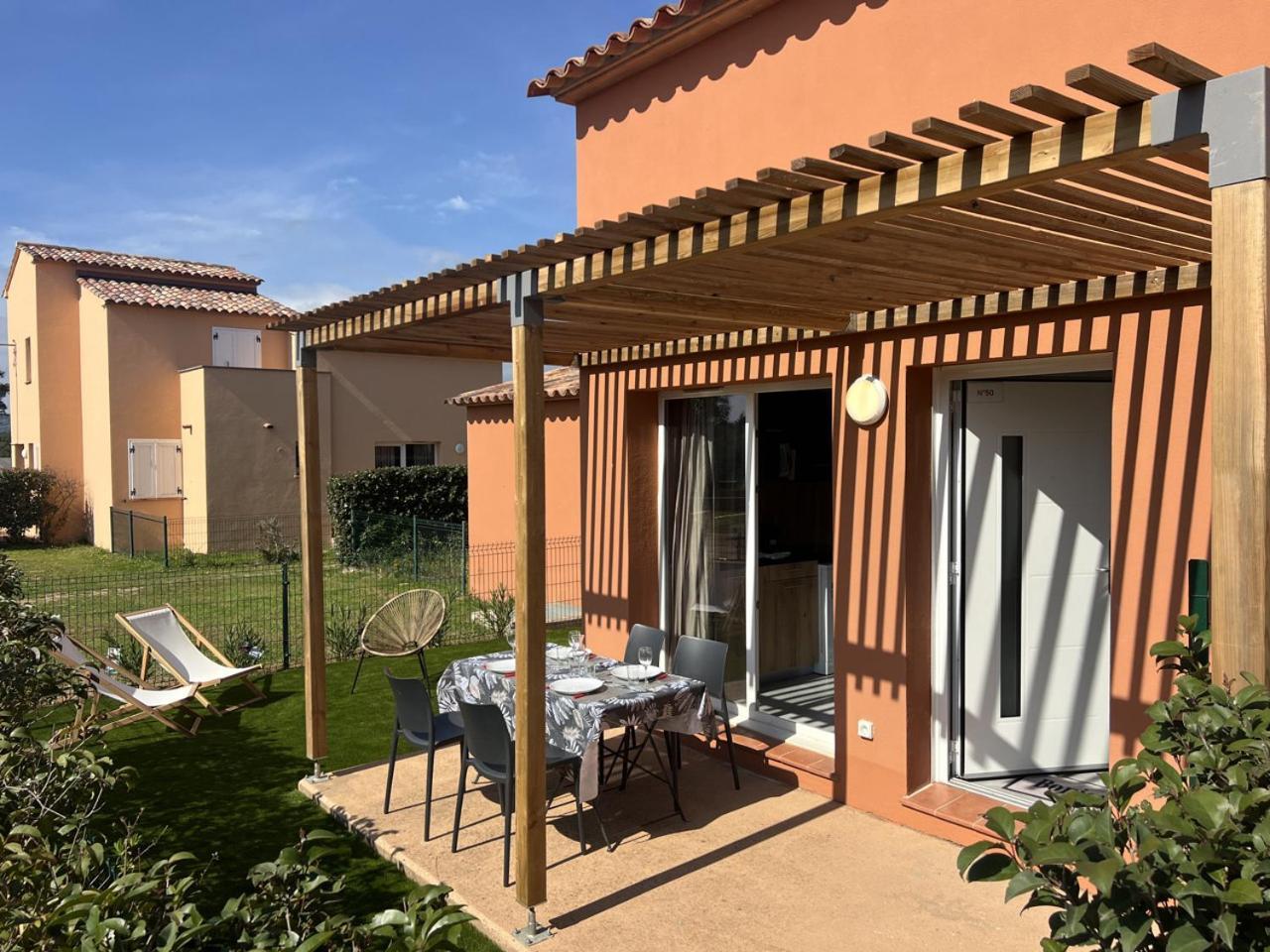 Residence Hoteliere Les Hameaux De Saint Cyprien Appartement 2 Chambres Леччи Екстериор снимка